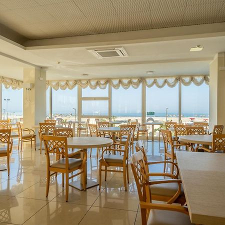 Hotel Astor ริมินี ภายนอก รูปภาพ