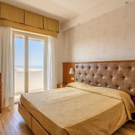 Hotel Astor ริมินี ภายนอก รูปภาพ