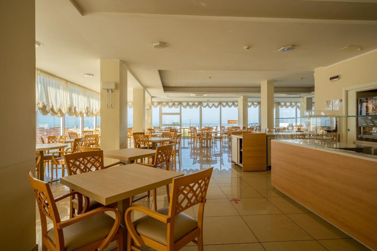 Hotel Astor ริมินี ภายนอก รูปภาพ